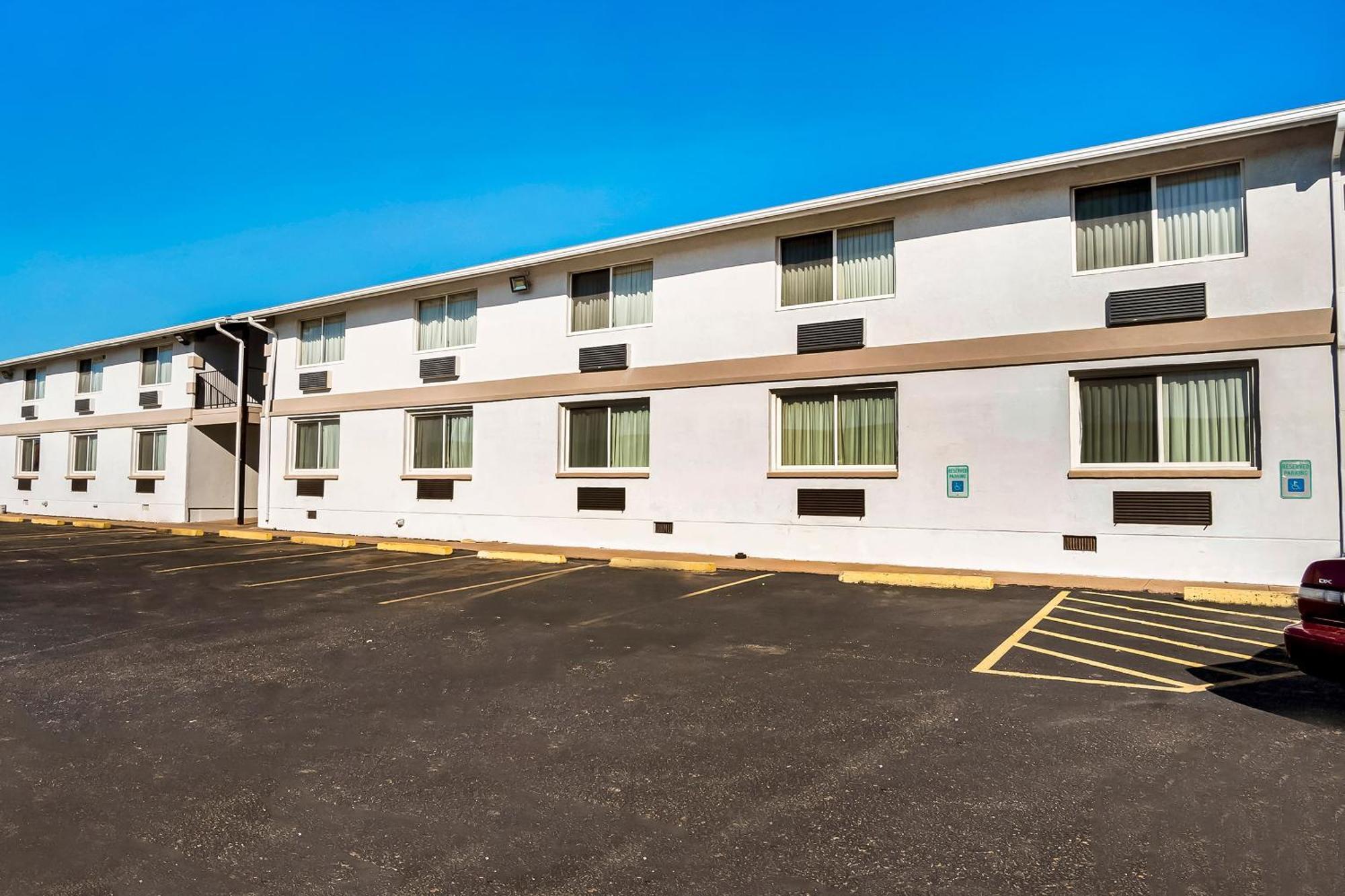 Oyo Townhouse Dodge City Ks Exterior foto