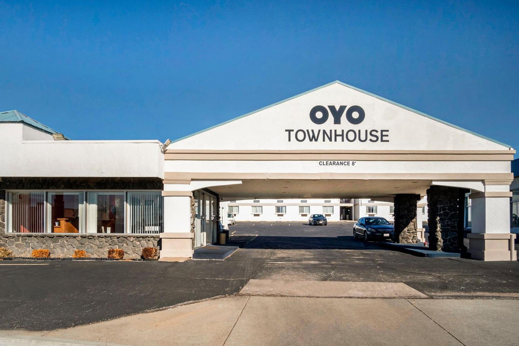 Oyo Townhouse Dodge City Ks Exterior foto