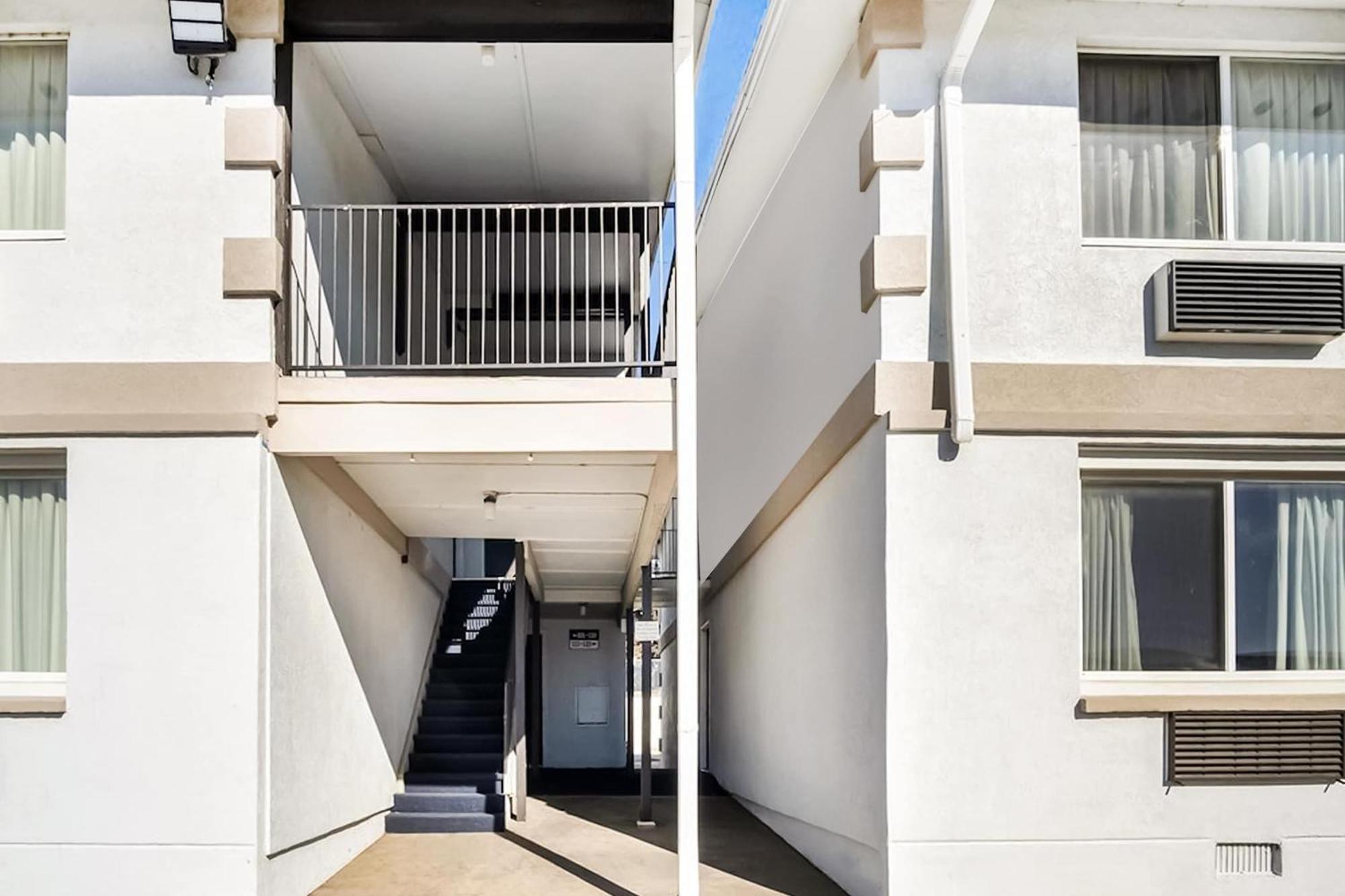 Oyo Townhouse Dodge City Ks Exterior foto