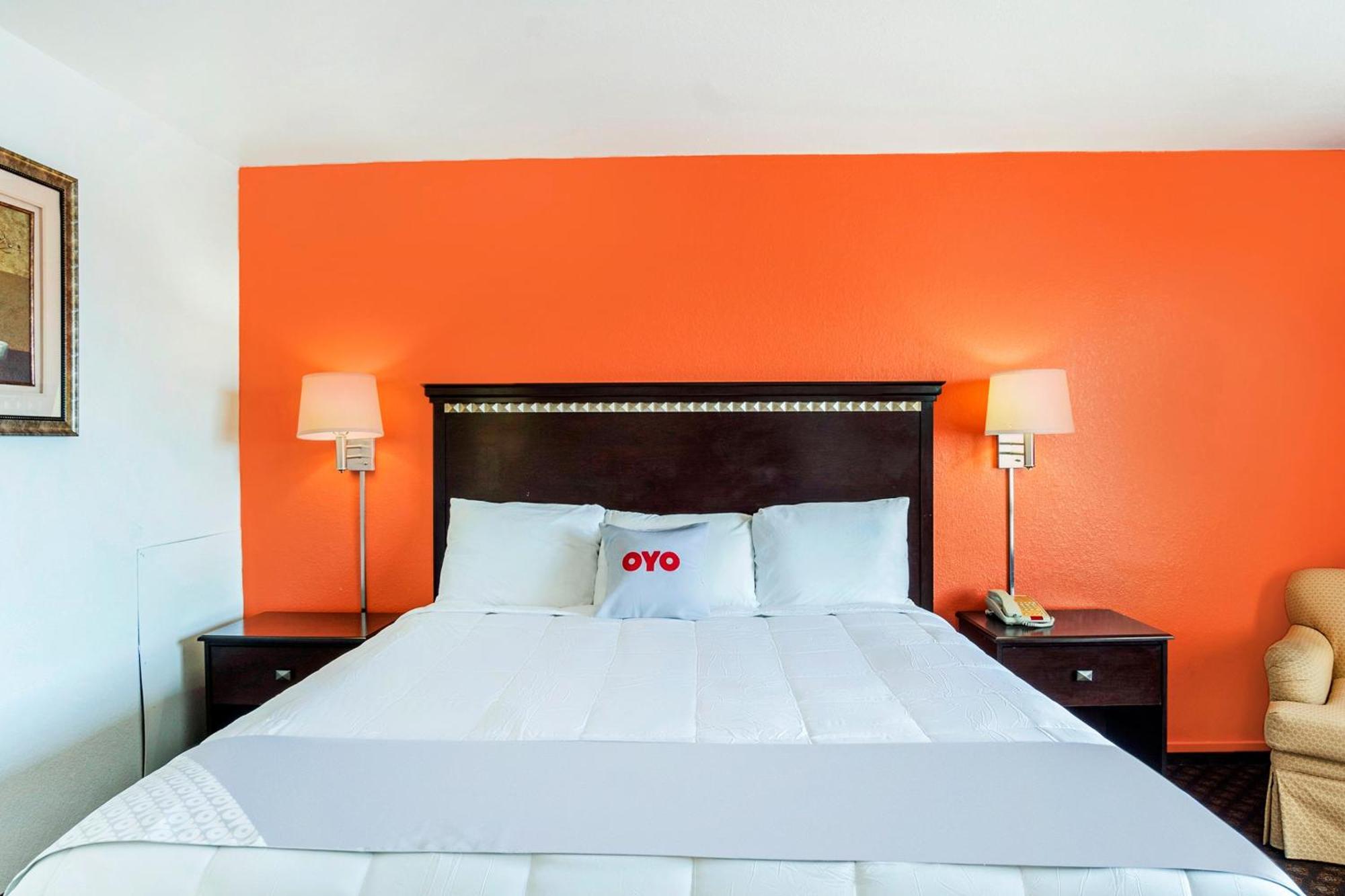 Oyo Townhouse Dodge City Ks Exterior foto